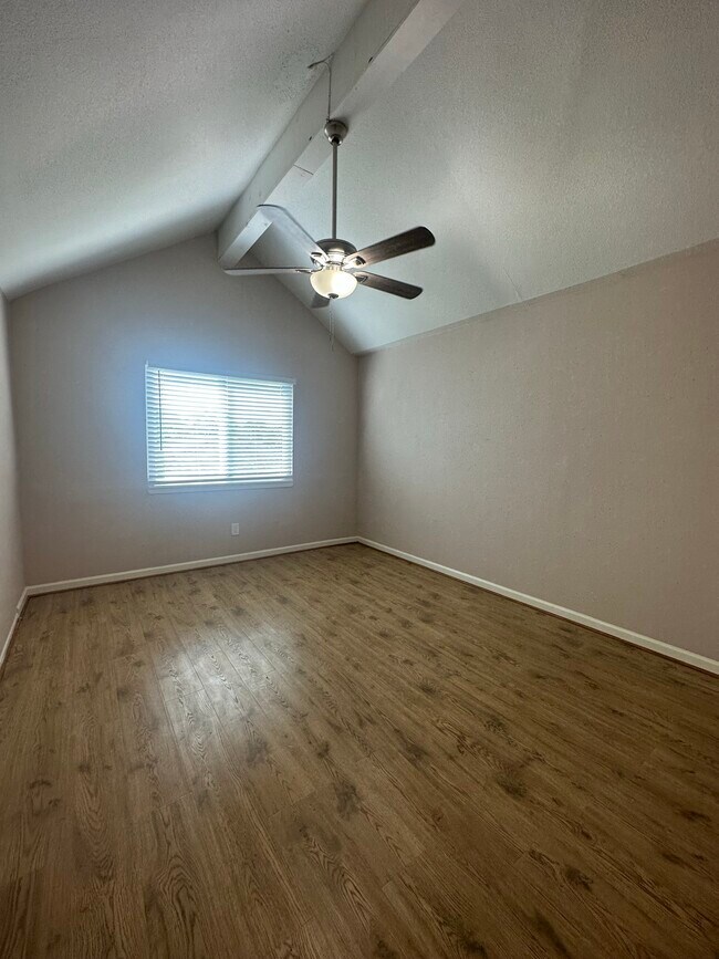 Building Photo - 1222 Ravenscourt Dr