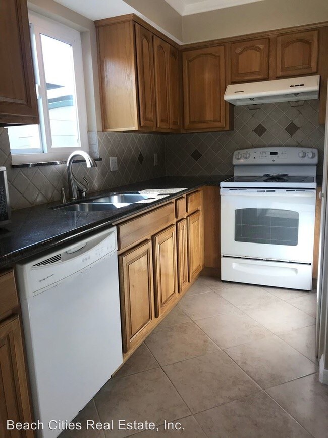 Building Photo - 3 br, 1.5 bath House - 9868 Continental Dr.