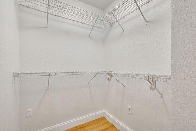 Building Photo - 9312 Pinion Dr