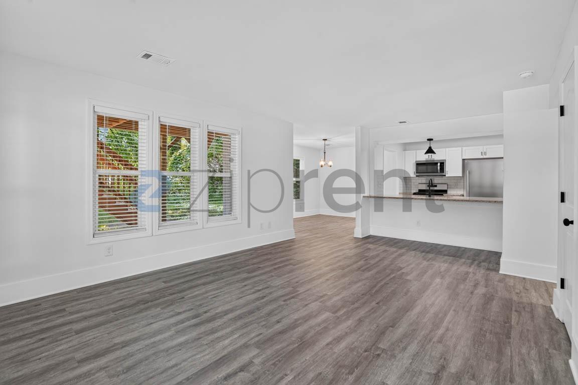 Building Photo - Unit 3