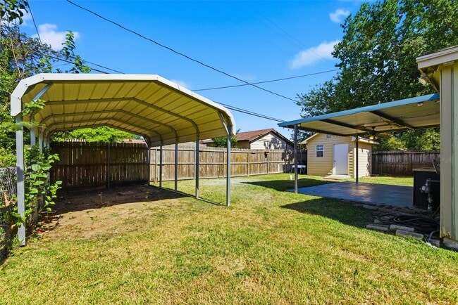 Building Photo - 1203 Valerie Ave