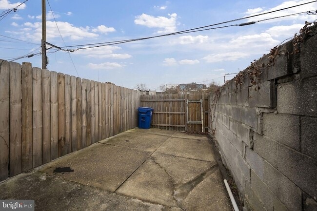 Building Photo - 420 N Collington Ave