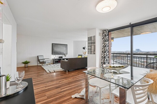 Building Photo - 530 Harmon Cove Tower