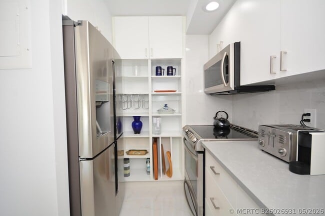 Building Photo - 2780 S Ocean Blvd