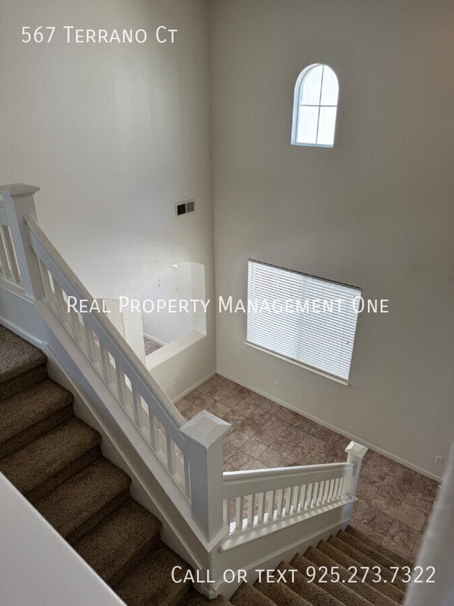 Building Photo - 567 Terrano Ct