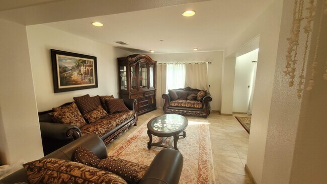 Building Photo - 2422 Pointe Pkwy