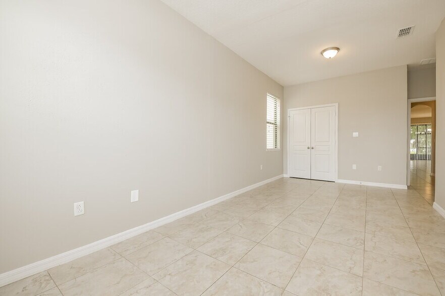 Building Photo - 2914 Vista Ct