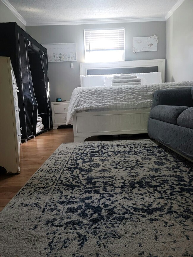 Building Photo - 4880 Barclay Square Dr