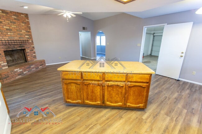 Building Photo - 3749 E Hopi Ave