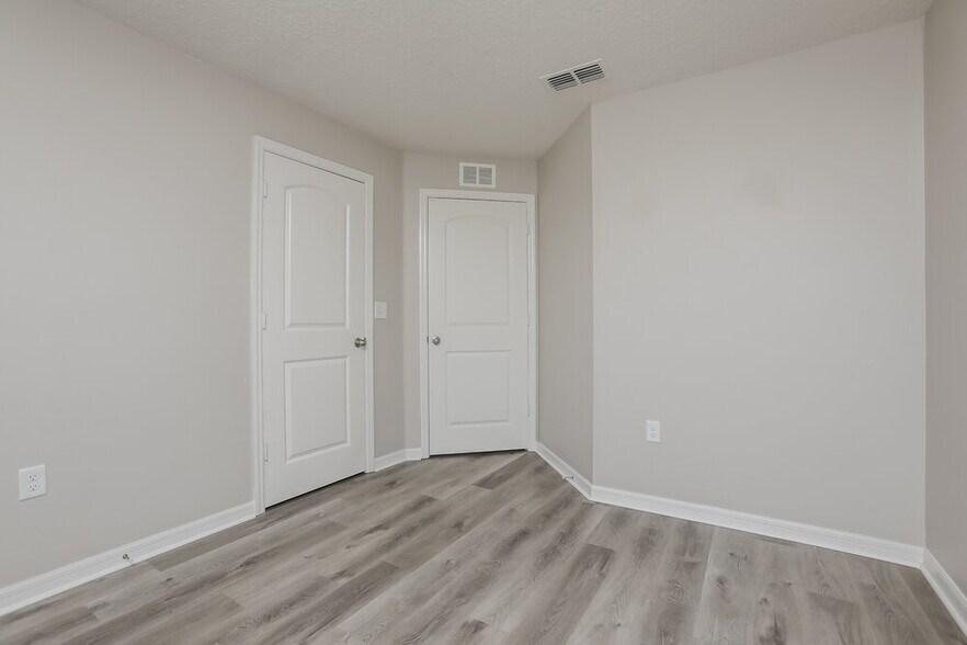 Building Photo - 2353 Bexley Dr