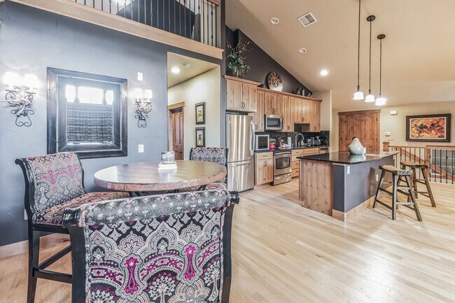 Building Photo - Downtown Frisco! Tons of space, amazing lo...