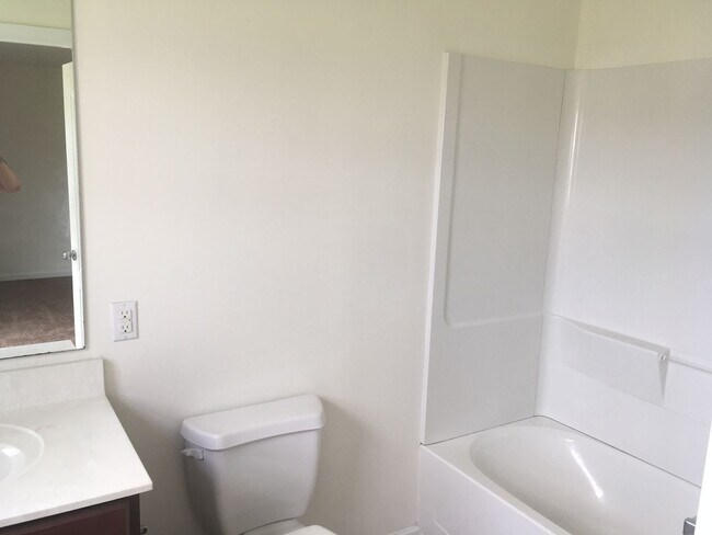 Building Photo - Room to spread out!