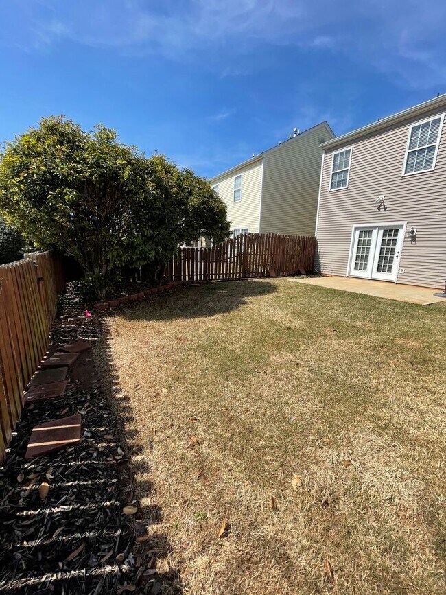 Building Photo - Lovely 3 Bedroom 2.5 bath Home in Bridges Estates, walking distance to Bridgeway Station!!