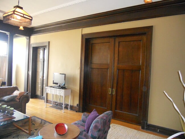 Living Room - 627 Ripley St