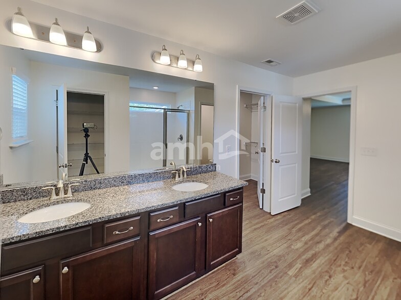 Building Photo - 194 Pullen Dr