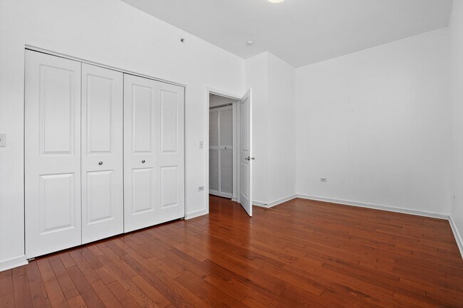 Building Photo - Charming 2BR Townhome in Chicago