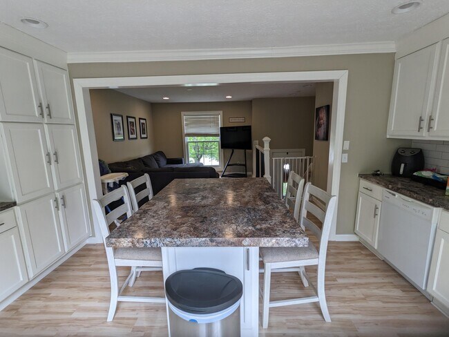 Building Photo - 428 Glenview Ct
