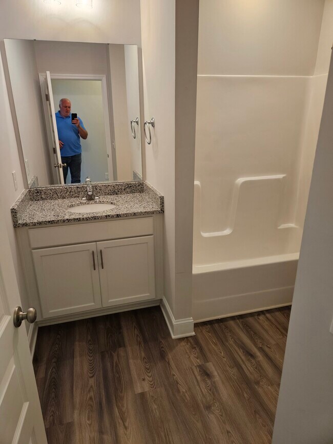 Building Photo - 212 Pine Is Ave