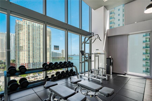 Building Photo - 1300 Brickell Bay Dr