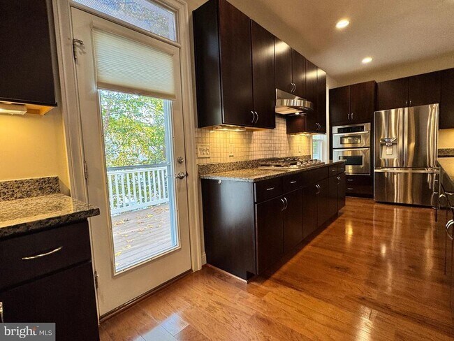 Building Photo - 2959 Chesham St