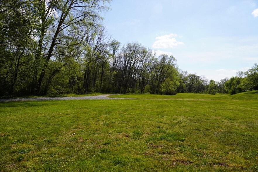 Building Photo - 334 Wildbriar Rd