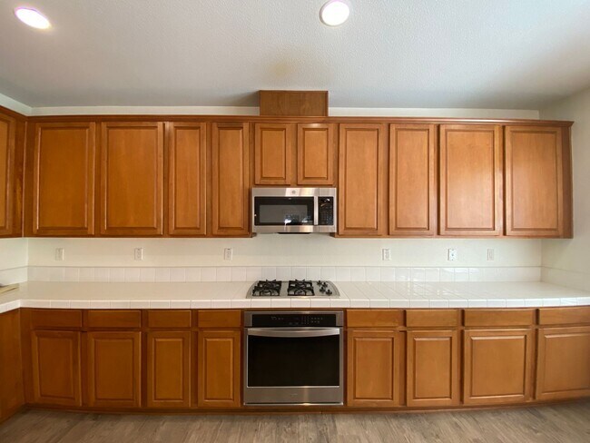 Building Photo - 3 Bed, 2½ Bath Two Story Condo in Natomas' Hampton Village