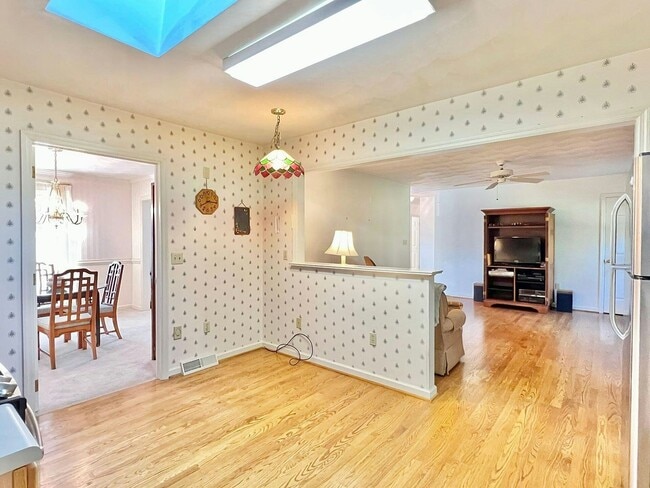 Building Photo - 4946 Appletree Dr