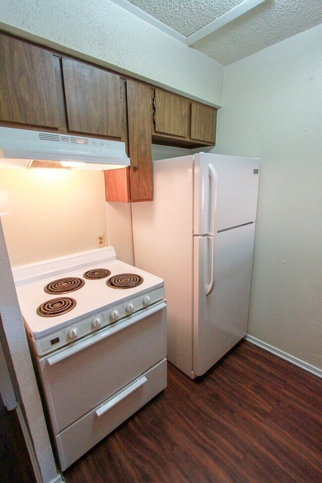 Building Photo - Charming 1-Bedroom, 1-Bath 4-Plex Unit Nea...