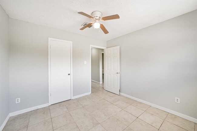 Building Photo - 7059 Chasewood Dr