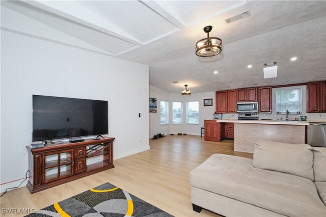 Building Photo - 16820 Banyon Dr