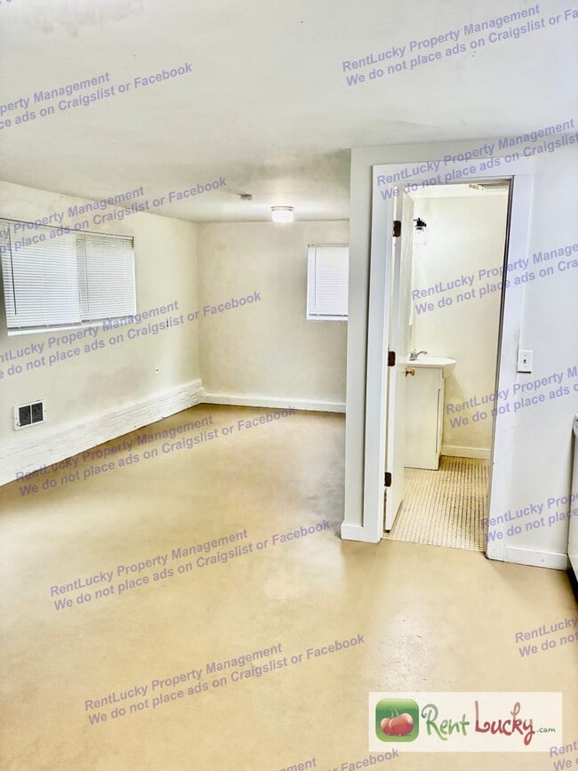 Building Photo - Private Studio w/Bonus Room | Fire pit | Storage Area | Maple Leaf Area