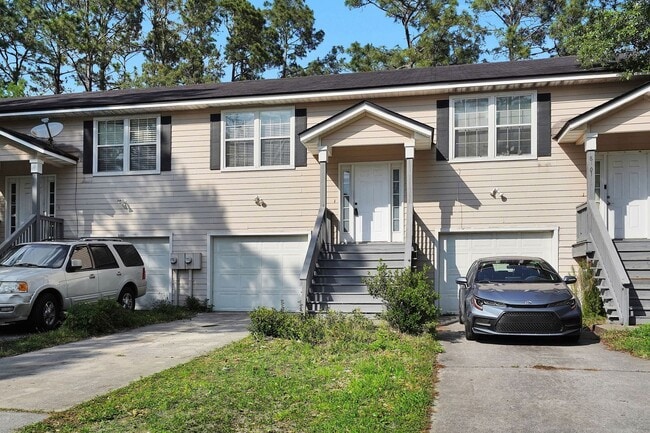 Building Photo - Charming 3 BR Home in Jacksonville, FL