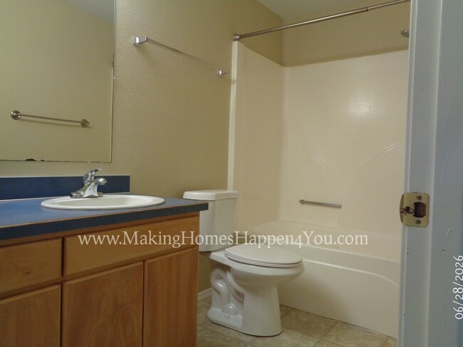 Building Photo - 260 SW Oregon Trail Dr
