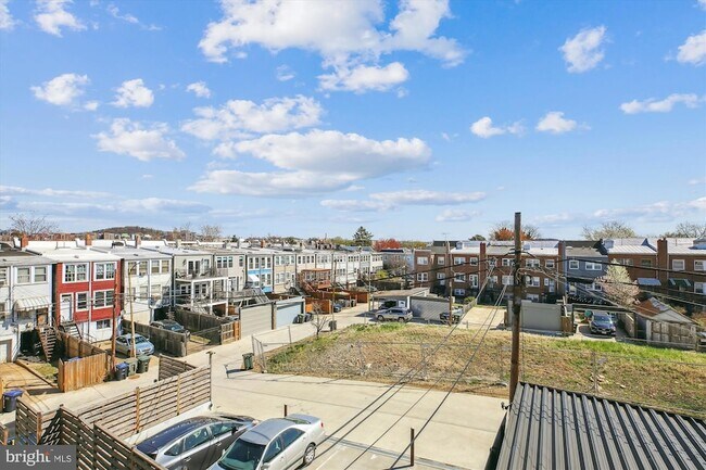 Building Photo - 329 15th St NE