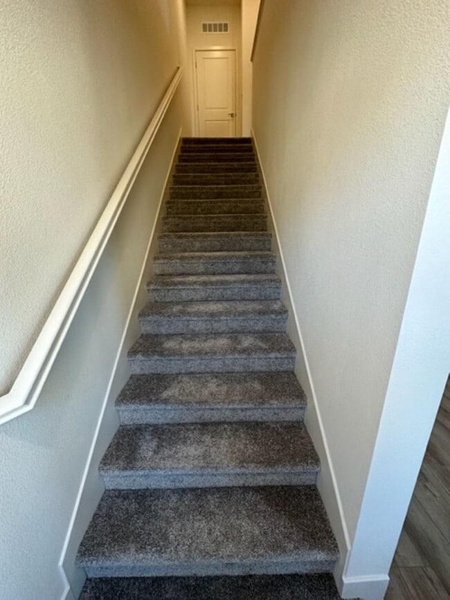 Building Photo - Boulevards End Unit Townhouse, 3 Bed / 2.5 Bath, Amenities, Close to 580 - This is a 3-6 month sh...