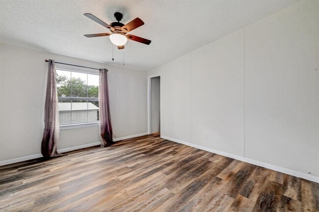 Building Photo - 241 Glenwood Dr