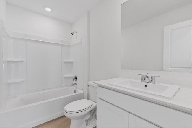 Building Photo - 3 Bedroom, 2 Bath Single-Story Lennar Home in Eastland Community