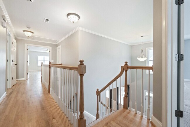 Building Photo - Gorgeous 4br/3ba Two Story House w/ Fully Fenced Backyard!