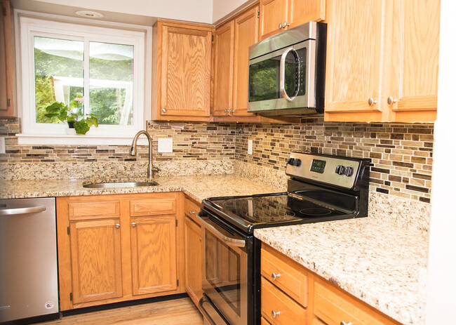 Building Photo - 10331 Bushman Dr