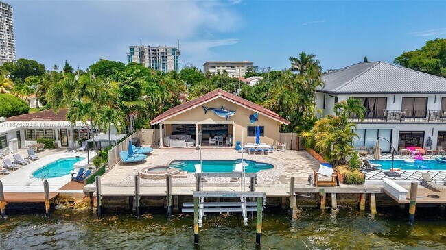 Building Photo - 317 S Riverside Dr