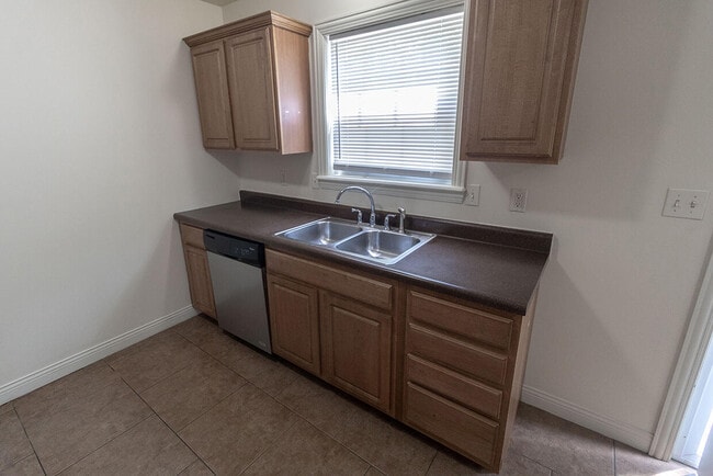 Building Photo - 4610 Dehaven Dr