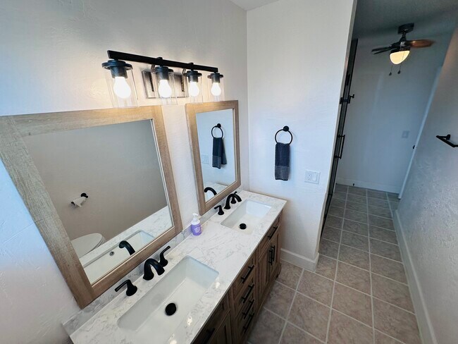 Building Photo - 3536 Belle Vista Dr E