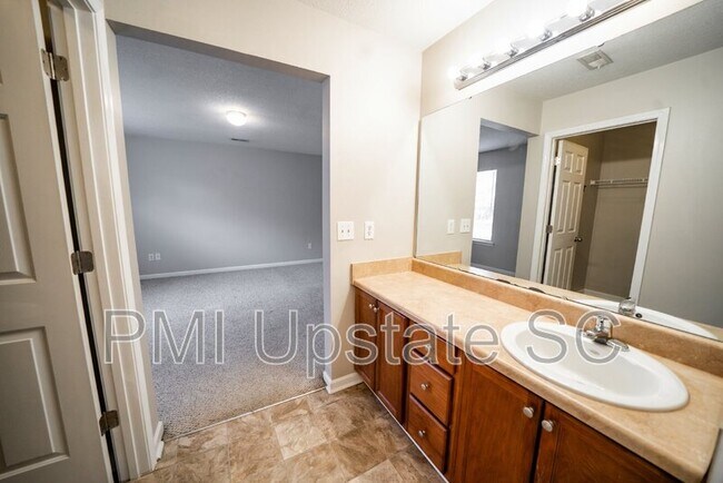 Building Photo - 335 Monti Dr