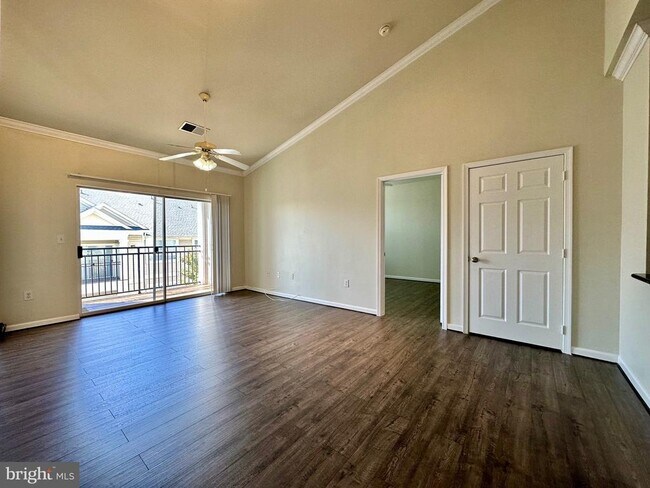 Building Photo - 12925 Centre Park Cir