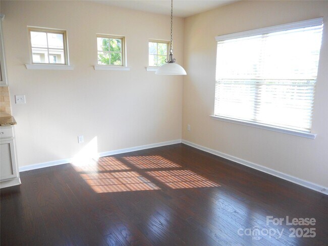 Building Photo - 3038 Oakmere Rd