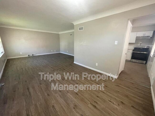 Building Photo - 6918 Etzel Ave