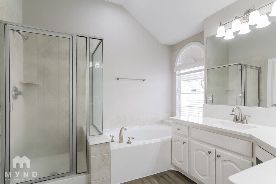 Building Photo - 22902 Creekside Gate Ct