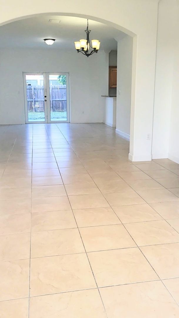 Building Photo - Single-story, 3/2.5 corner lot located near multiple FL Turnpike exits