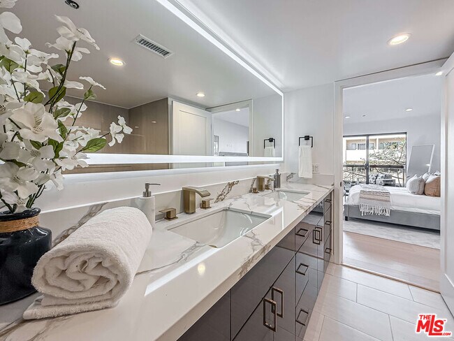 Building Photo - 1133 5th St