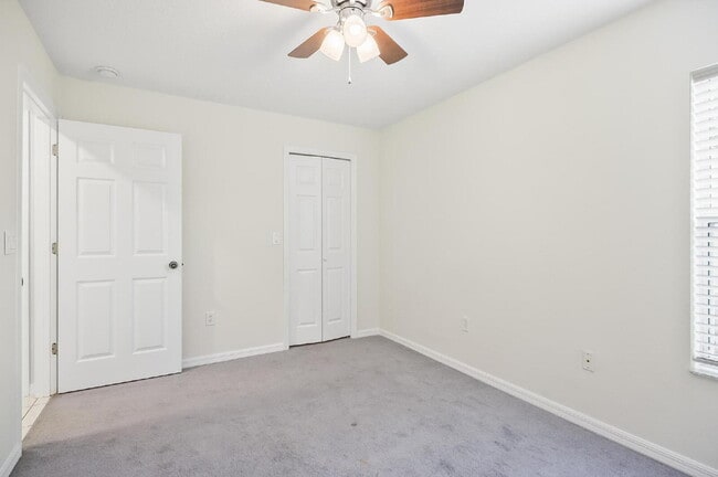 Building Photo - Palm Harbor Pool Home